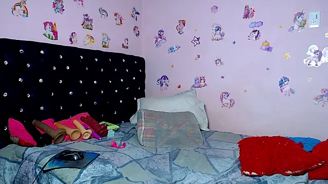 ShantalTsFox online show from March 10, 6:28 am