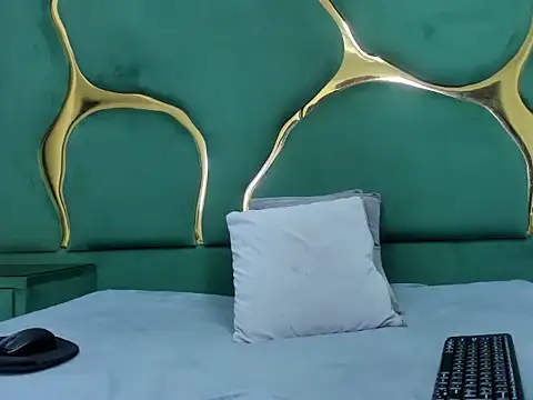 RoxanneBloom online show from April 9, 4:03 am