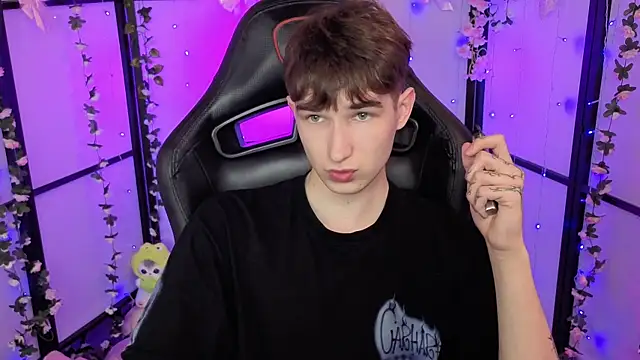 Maxwellchiik online show from November 25, 12:38 pm