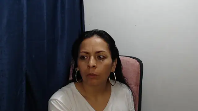 Paolahotty online show from December 17, 2:33 pm