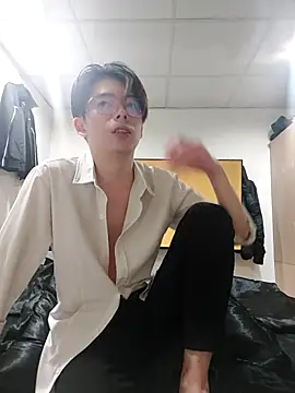 twtung tung online show from November 30, 4:30 pm