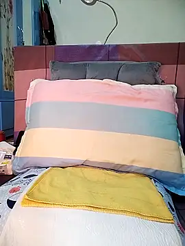 LisantLy online show from December 19, 5:15 pm