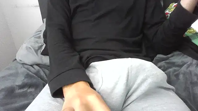 latinman7944 online show from February 28, 6:40 pm