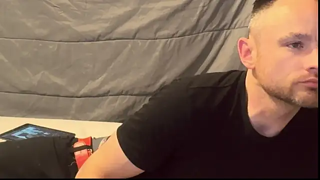 famous1tad online show from April 14, 10:15 pm