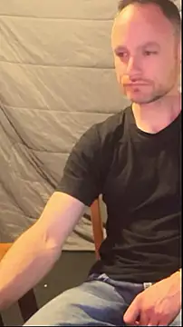 famous1tad online show from April 7, 11:01 am