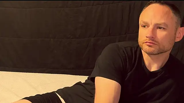 famous1tad online show from April 22, 1:45 am