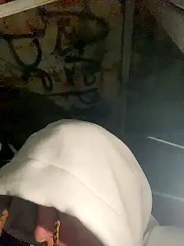 Snapshot of Labby18 chatting on December 17, 2:05 am Labby18 online show from December 17, 2:05 am