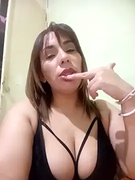 candeculona online show from December 1, 2:01 am