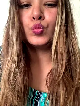 Snapshot of hotladki5 chatting on December 16, 7:45 am hotladki5 online show from December 16, 7:45 am