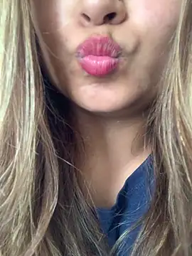 Snapshot of hotladki5 chatting on December 14, 7:14 am hotladki5 online show from December 14, 7:14 am