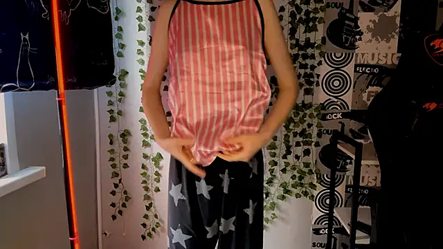 helgicuteness online show from February 12, 11:54 am