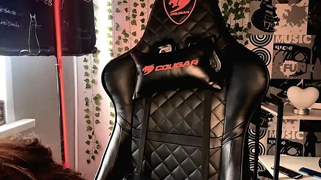 helgicuteness online show from February 8, 12:14 pm