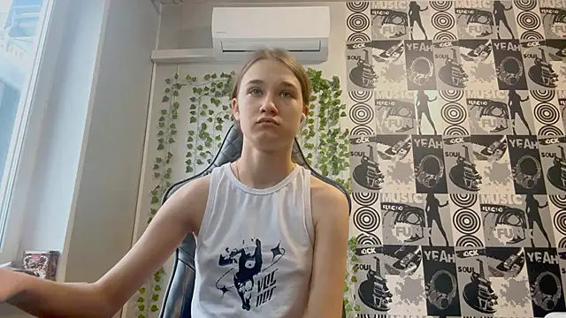 helgicuteness online show from January 17, 10:41 am