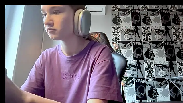 Snapshot of helgicuteness chatting on December 14, 7:25 am helgicuteness online show from December 14, 7:25 am