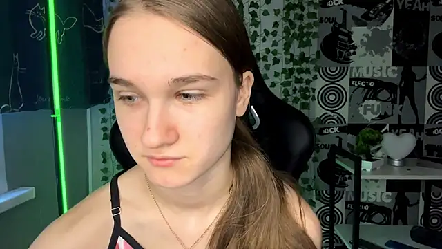 helgicuteness online show from February 14, 11:32 am