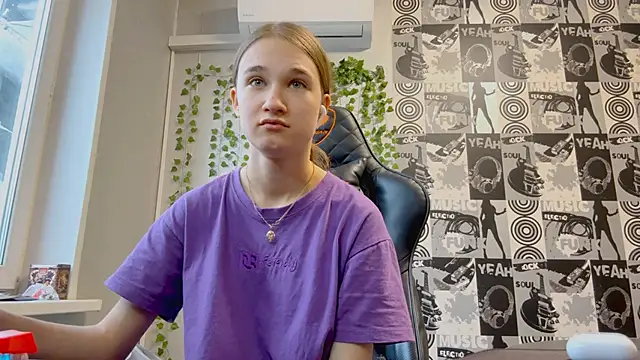 helgicuteness online show from January 10, 11:05 am