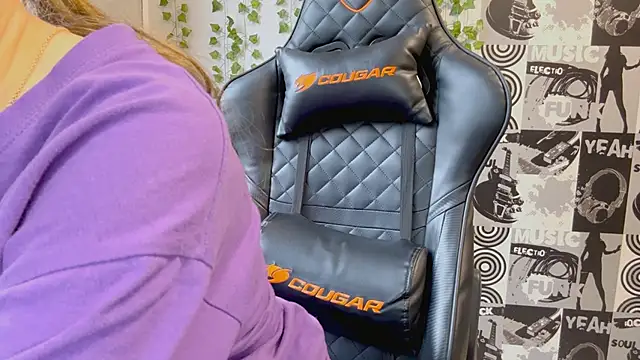 helgicuteness online show from January 19, 10:41 am