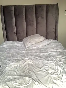 cuddlegiantbear online show from November 28, 7:41 am