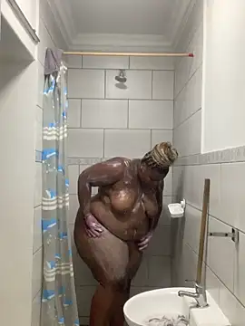 cuddlegiantbear online show from November 24, 5:46 pm