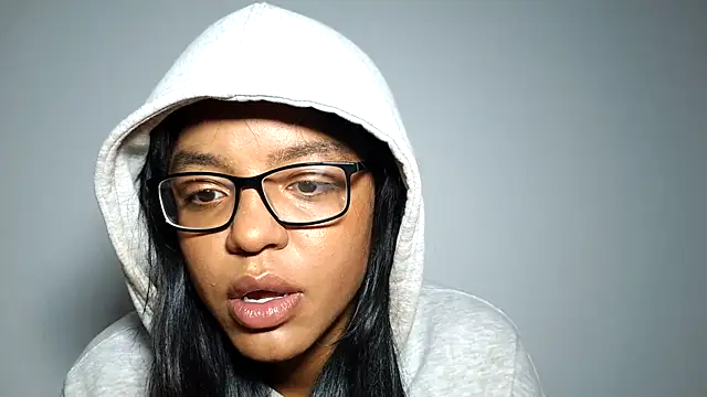 xoeewinters online show from December 5, 12:48 pm