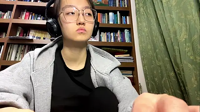 Snapshot of LinaClous chatting on December 15, 1:39 pm LinaClous online show from December 15, 1:39 pm