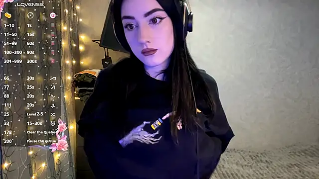 Meowluly online show from December 22, 9:26 pm