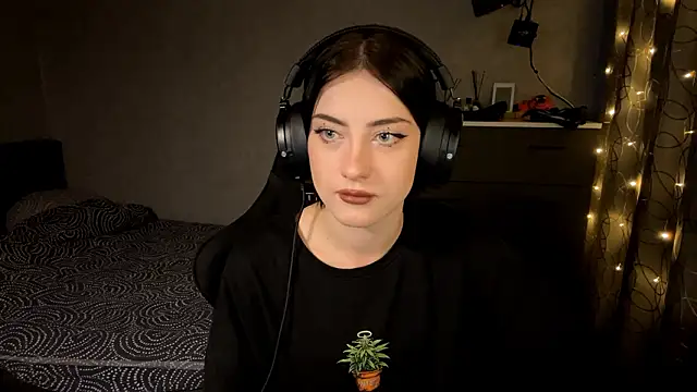 Meowluly online show from February 1, 9:24 pm