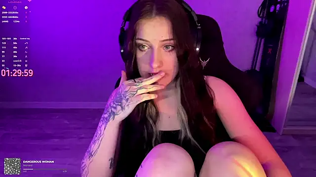 Meowluly online show from April 21, 1:42 am