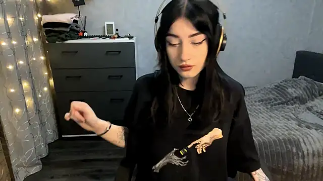 Meowluly online show from December 18, 10:02 pm