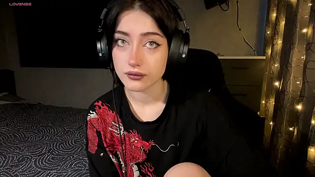 Meowluly online show from February 5, 10:05 pm