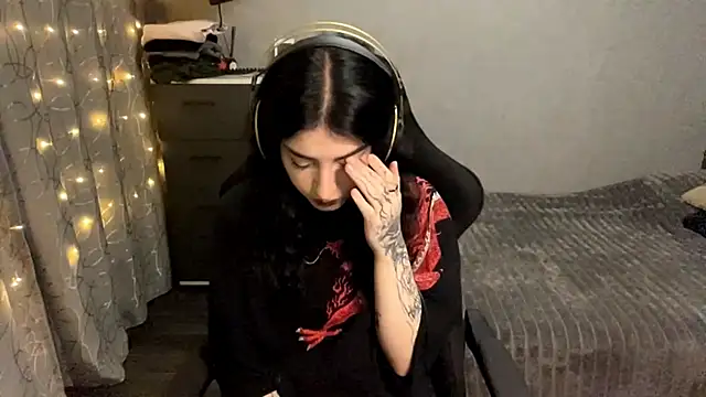 Meowluly online show from December 15, 9:42 pm