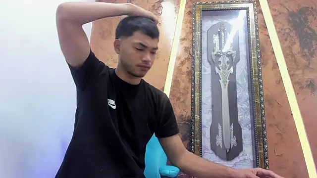 Snapshot of hot_guy_sweet chatting on December 14, 3:46 am hot guy sweet online show from December 14, 3:46 am