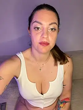 laraslittlesecrett online show from March 25, 8:14 am