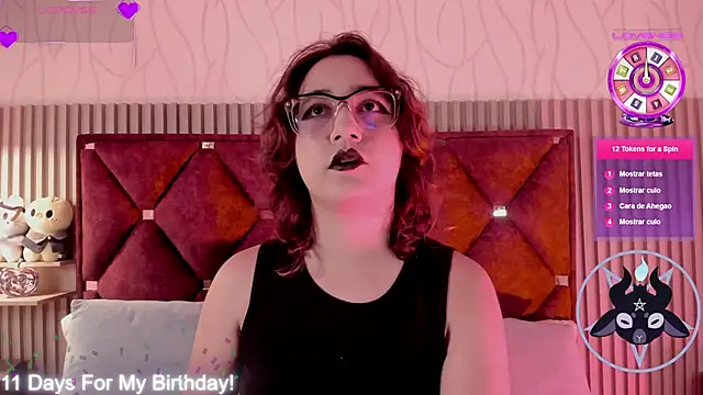 Kiri Velvet online show from May 4, 8:00 pm