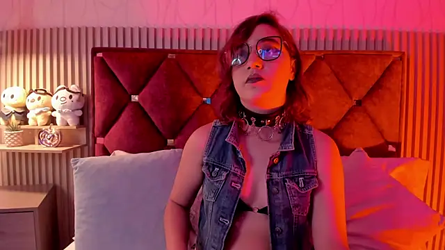 Kiri Velvet online show from April 22, 8:26 pm