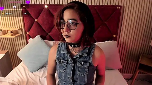 Kiri Velvet online show from April 16, 9:39 pm