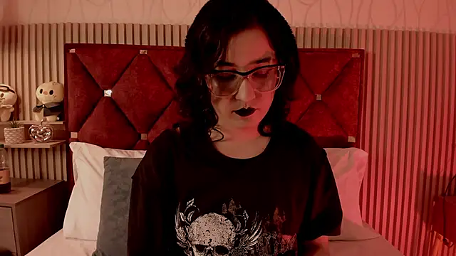 Kiri Velvet online show from May 29, 8:48 pm