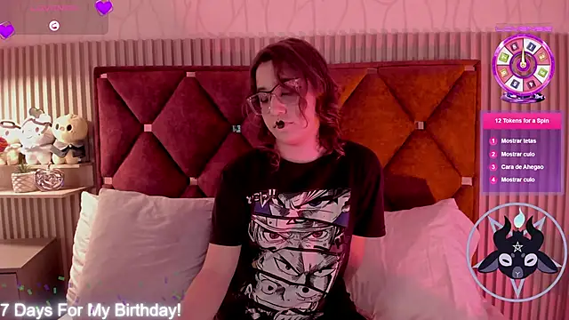 Kiri Velvet online show from May 6, 7:51 pm