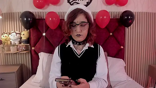 Kiri Velvet online show from May 12, 8:37 pm
