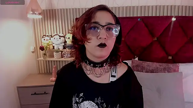 Kiri Velvet online show from May 14, 8:50 pm