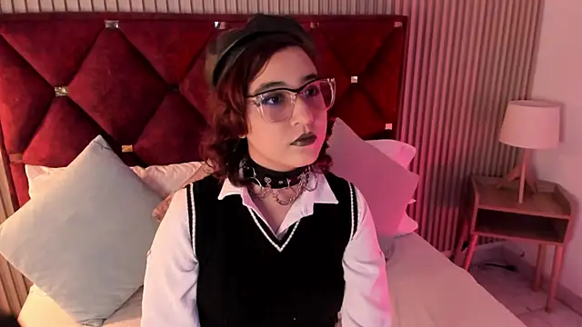 Kiri Velvet online show from April 15, 7:29 pm