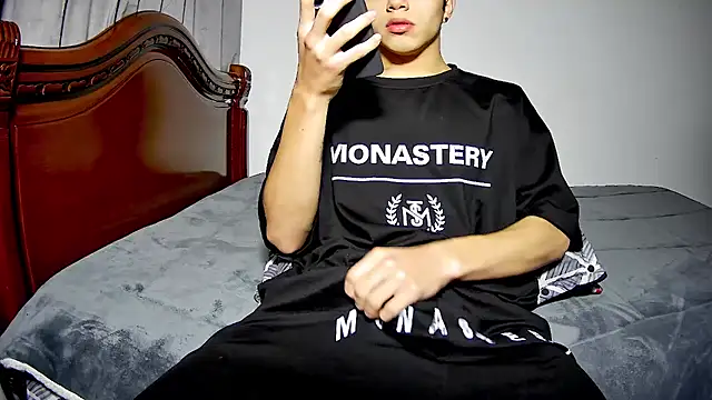 HouseOfHeat online show from February 23, 4:40 pm