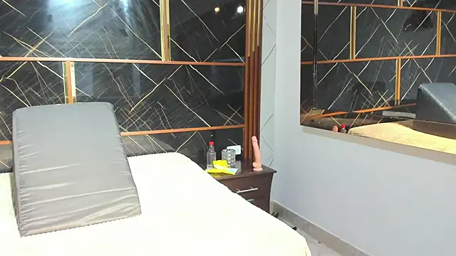 ZoeCollin online show from December 17, 7:52 pm