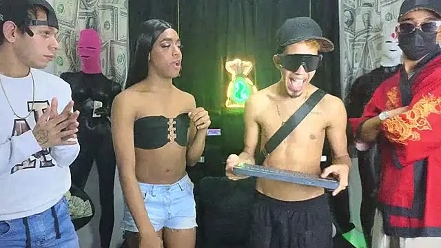 Snapshot of Princess_Room chatting on December 3, 7:19 am Princess Room online show from December 3, 7:19 am