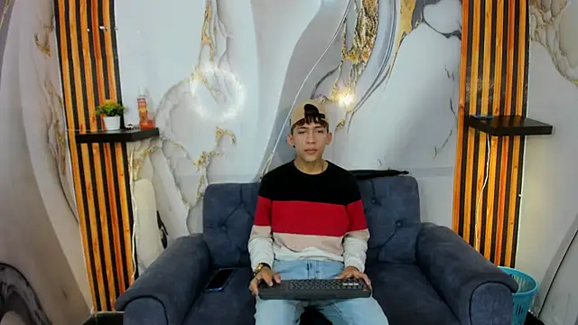 Alex LatinBoy18 online show from November 26, 7:58 pm