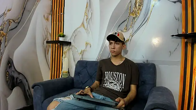 Alex LatinBoy18 online show from November 24, 8:53 pm