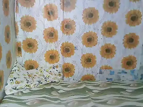 Smilinglovely online show from April 4, 7:15 am