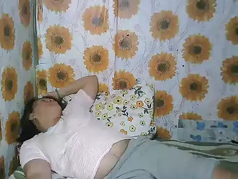 Smilinglovely online show from March 13, 2:00 pm