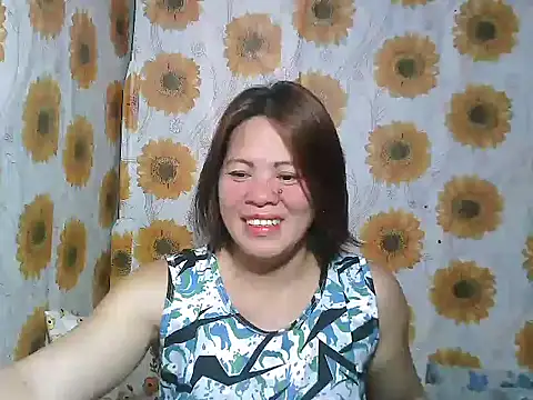 Snapshot of Smilinglovely chatting on March 3, 6:53 am Smilinglovely online show from March 3, 6:53 am