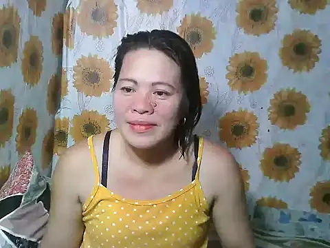 Snapshot of Smilinglovely chatting on March 1, 6:46 am Smilinglovely online show from March 1, 6:46 am